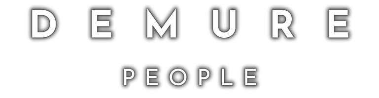 Logo Demure People_con ombra